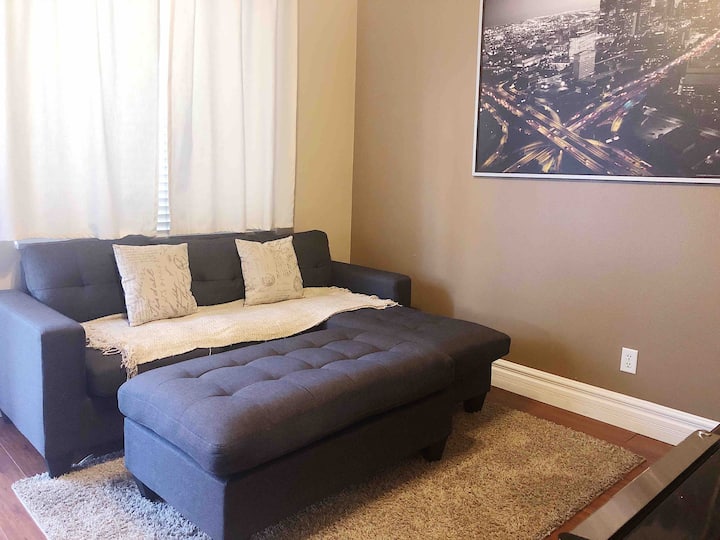 Private Guest Suite Own Kitchen Own Entrance - Eastvale, CA