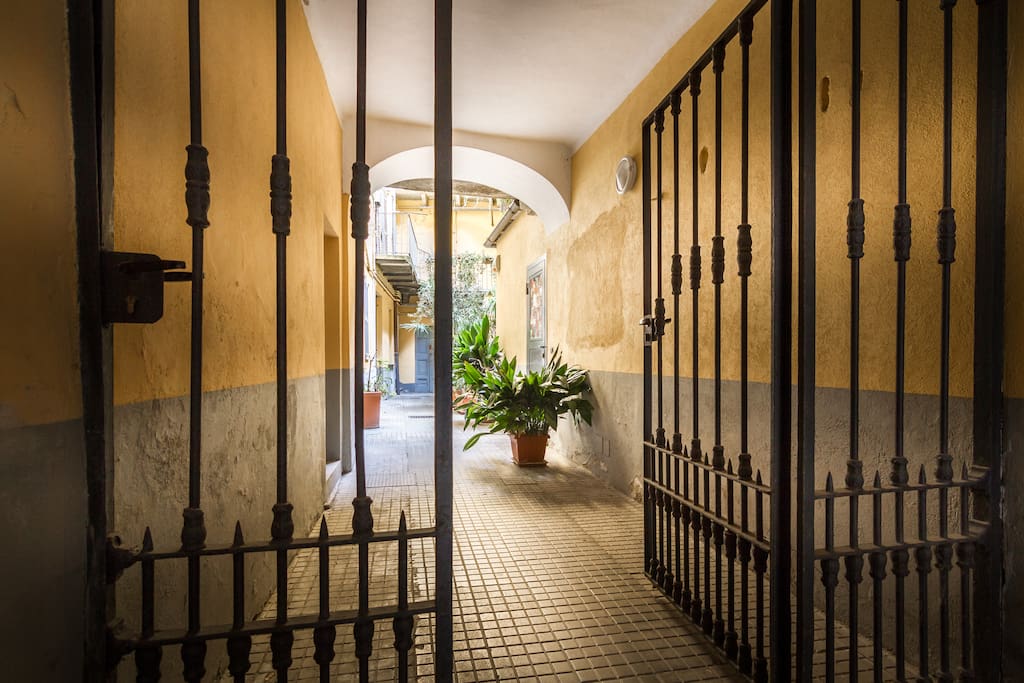 cancello particolare corte
