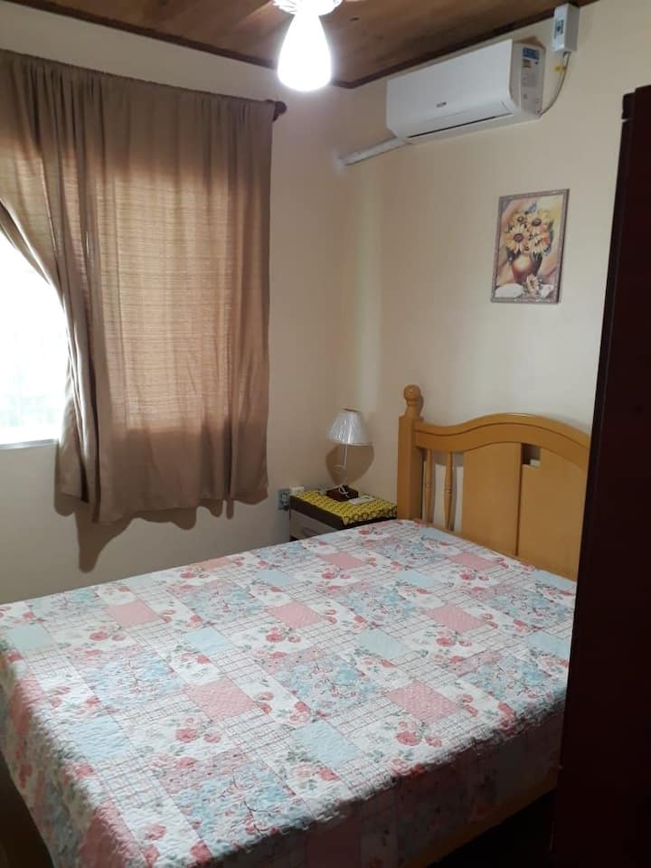 Habitación doble con aire acondicionado 