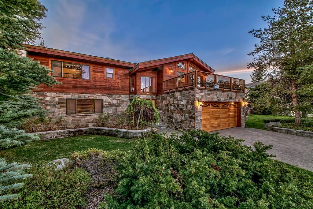 4 bedrooms, 4 full bathrooms, luxury throughout, and absolute vacation perfection!