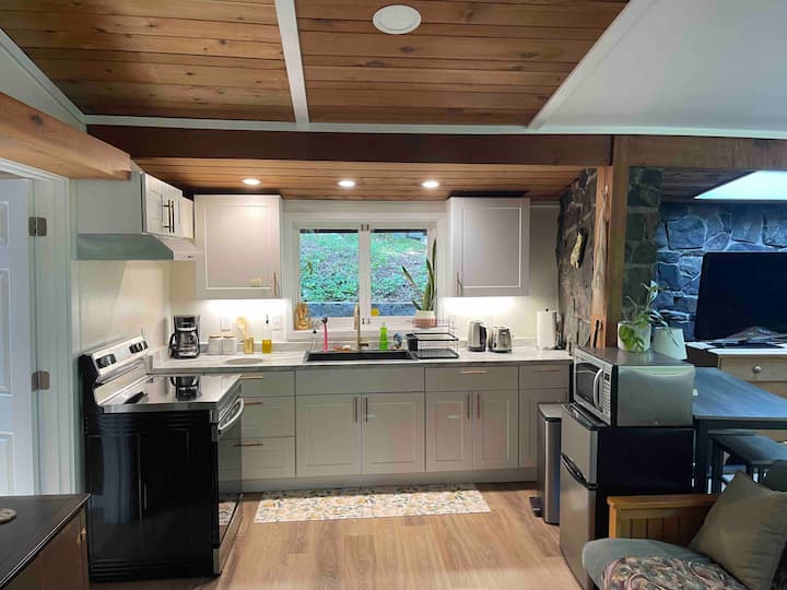 South Eugene Studio In The Hills - Eugene, OR