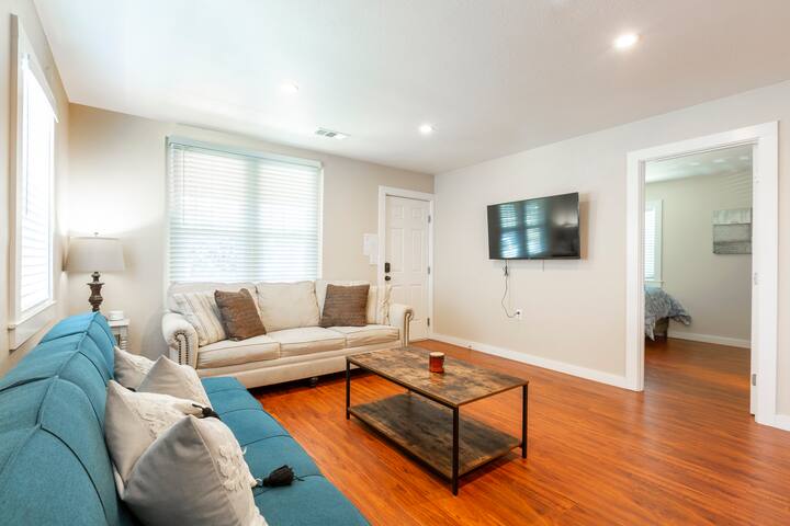 @ Marbella Lane-Spacious 5BR Ideal for Biz & Famil gallery image 4