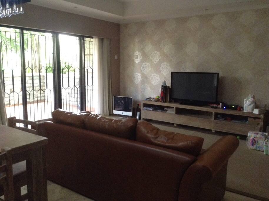 Living room with opening to the garden