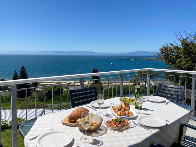 Fireplace | Whale watching | 5min to penguins