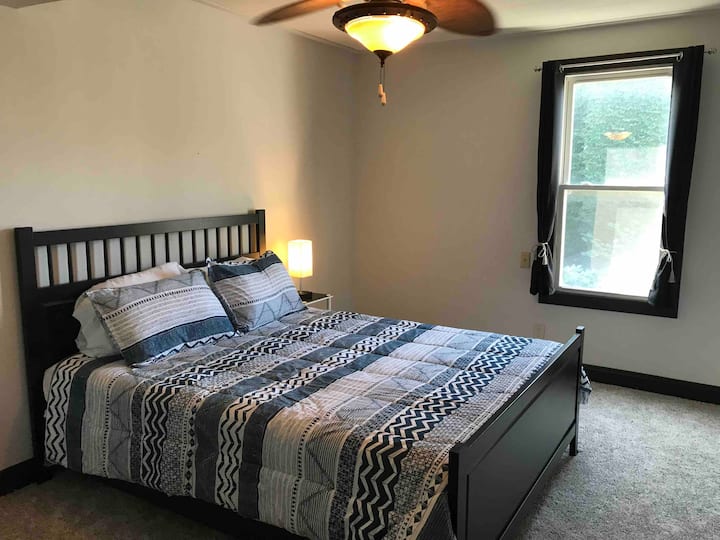 Queen bed, adjacent sun room with twin bed