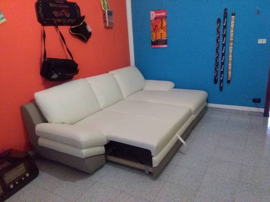 Comodo divano letto da una piazza e mezza