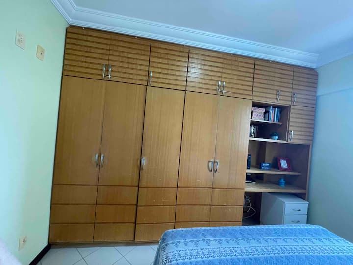 Perchero para la ropa de la habitación de la pareja