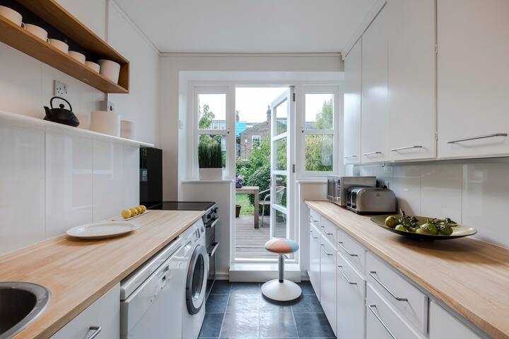 Serene Town House in London – New Listing gallery image 5