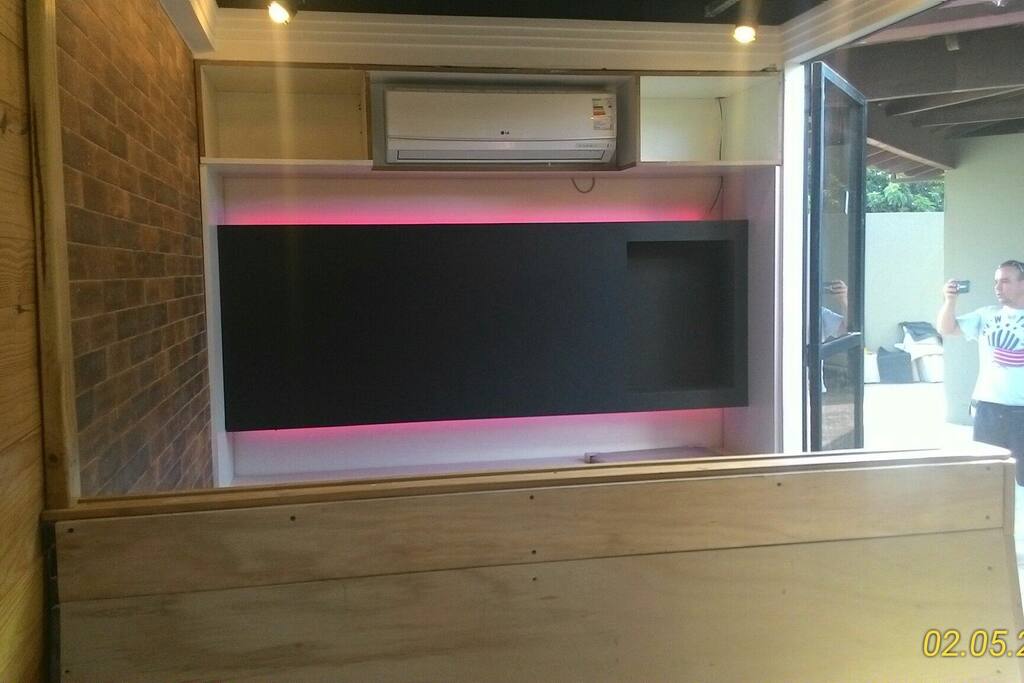 Esta é a sala. O ar condicionado foi movido para o quarto.