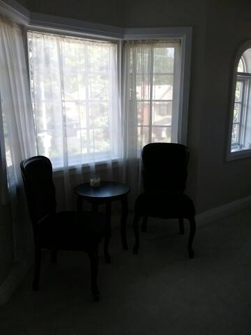 Beautiful and Bright gallery image 4