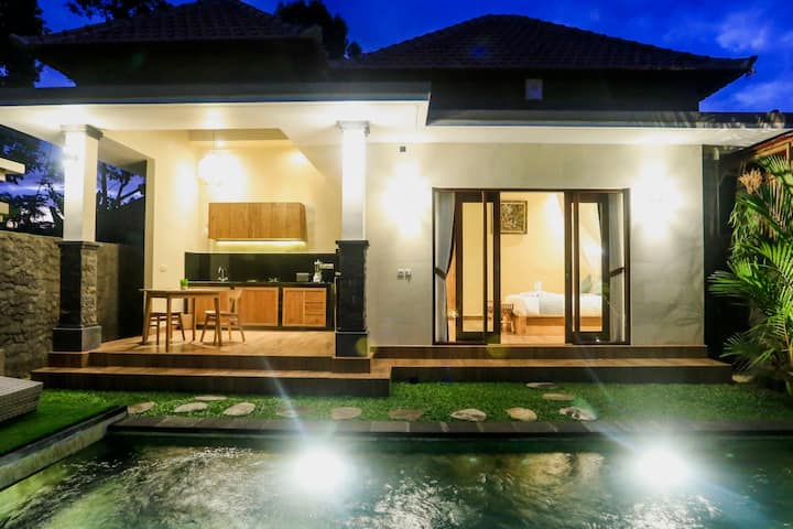 Giri Sari House With Balinese Culture - Ubud