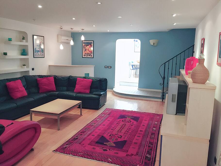 Living room looking at kitchen entry