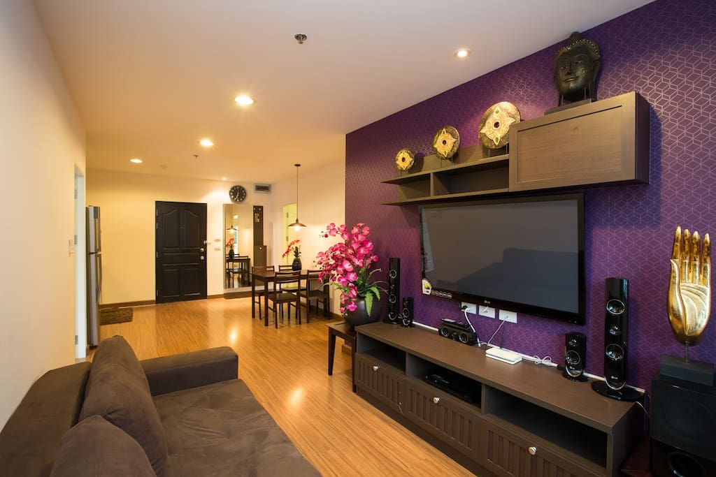 Flat screen TV, DVD player and Sofa Bed (for extra person)