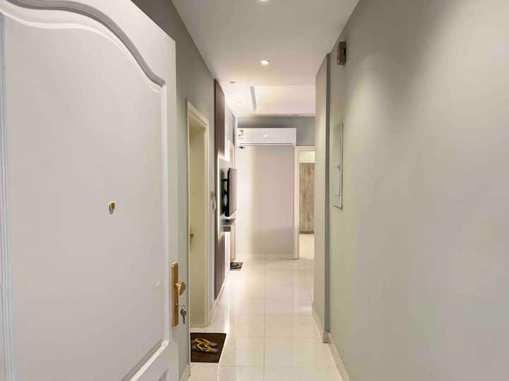 Apt 402 | 2 King + 5 Double - Medina, Saudi Arabia