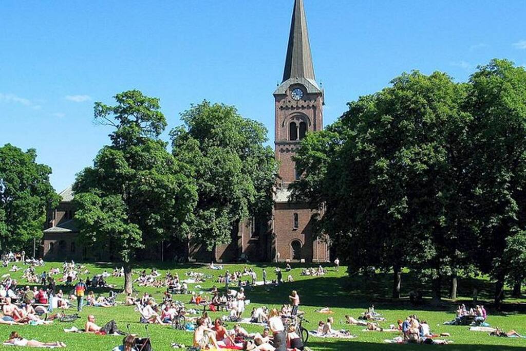 Just 100 m away is Sofienbergparken which is a large and nice public park.