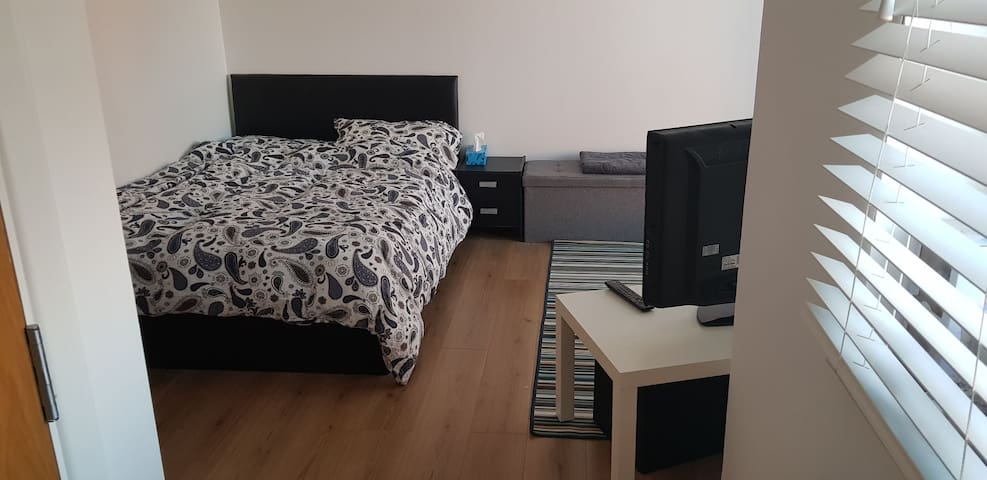 Large double room in Enfield, EN1
