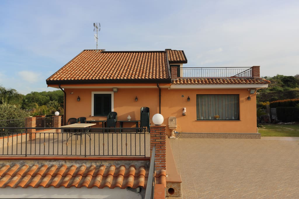 FRONTE PISCINA