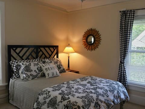 Charming upper Brady St. 2+bedroom upper unit