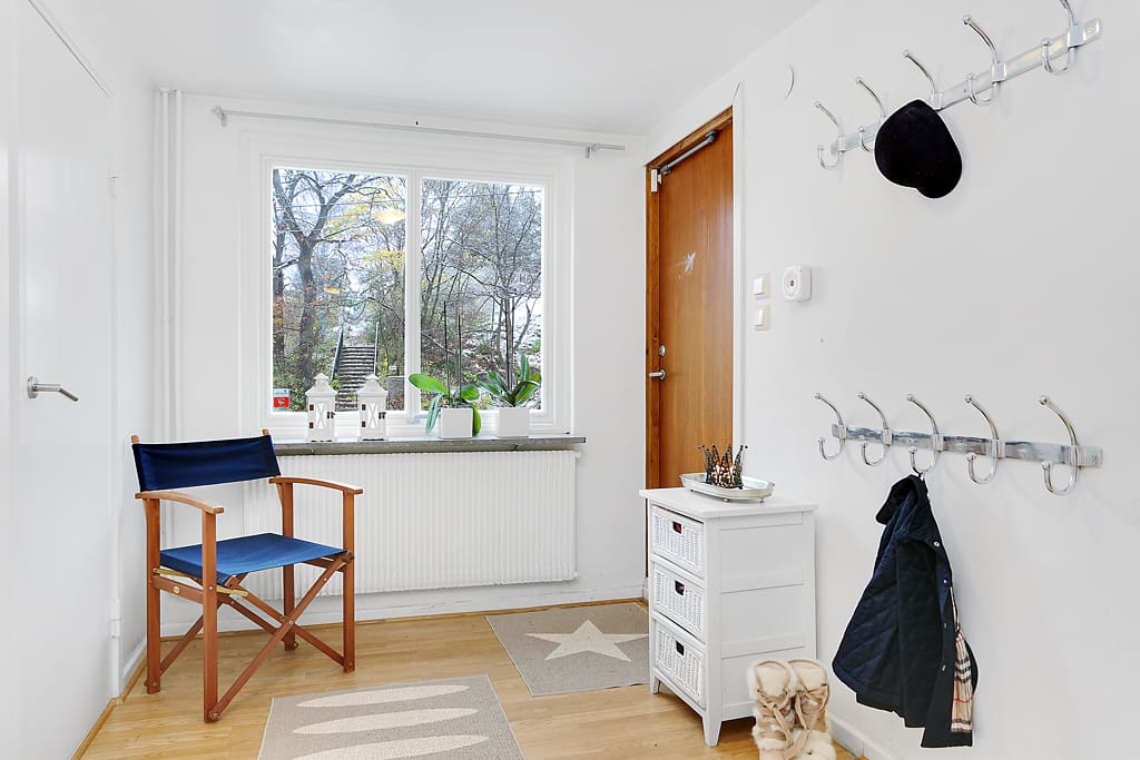 Big Entrance with separate toilet on the left.