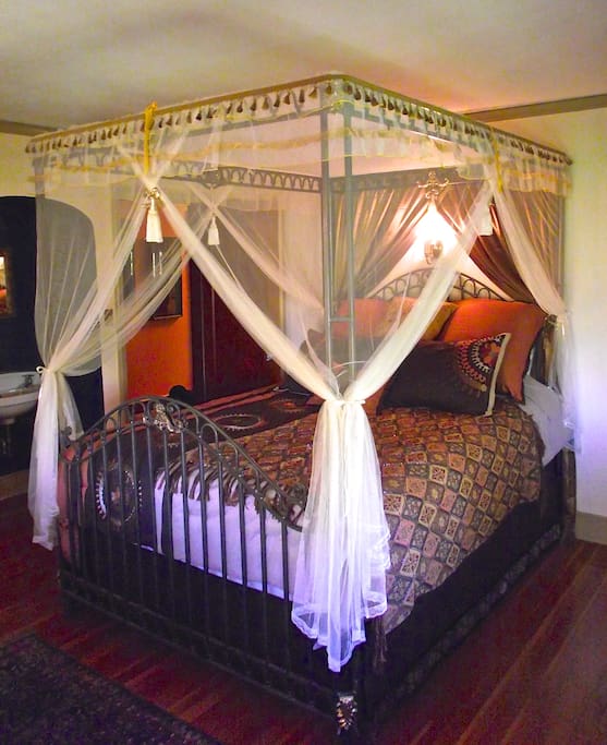 Sleep in royal elegance at RavenWood Manor.
