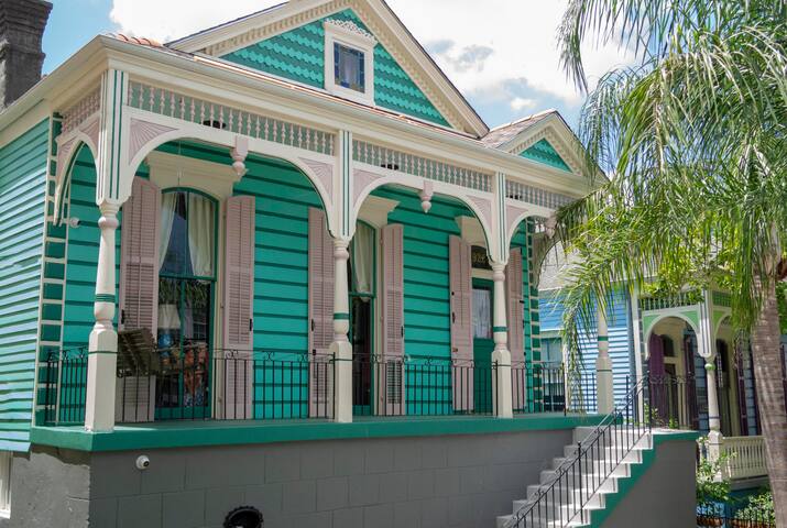 Huge Historic Luxury French Quarter, Salt Pool/Spa gallery image 3