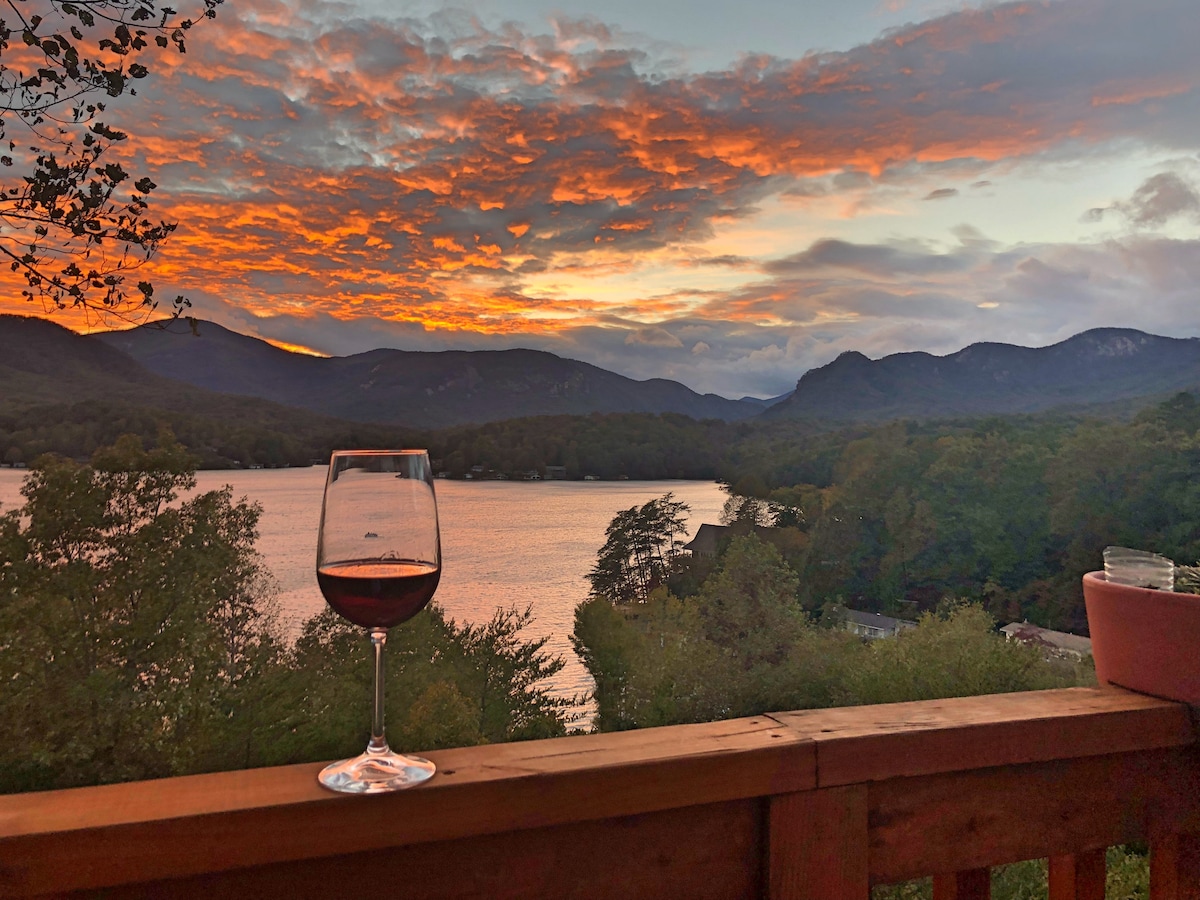 The Cedar House: Breathtaking views on Lake Lure - Houses for Rent