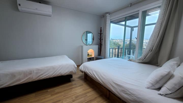 2 dhoma. 1 krevat dopio + 1 krevat tek