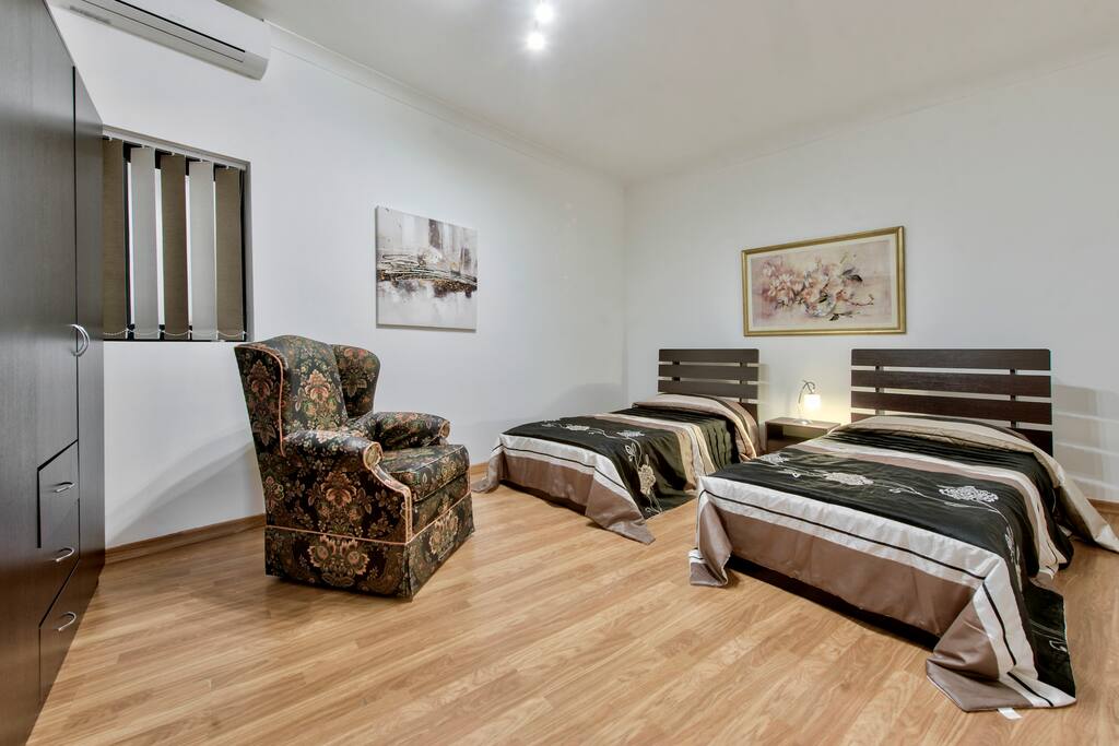 twin bedroom