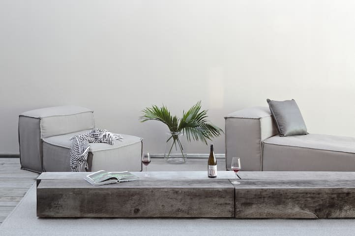 Thirteen Bowman – Sunshine Beach, Ocean Views gallery image 2