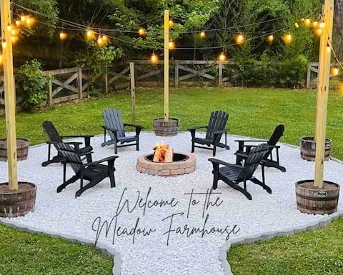 Downtown Stylish Farmhouse with Hot Tub!