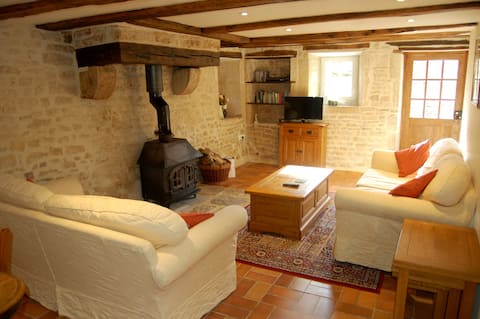 Spacious 4 star One bedroom Gîte with shared Pool