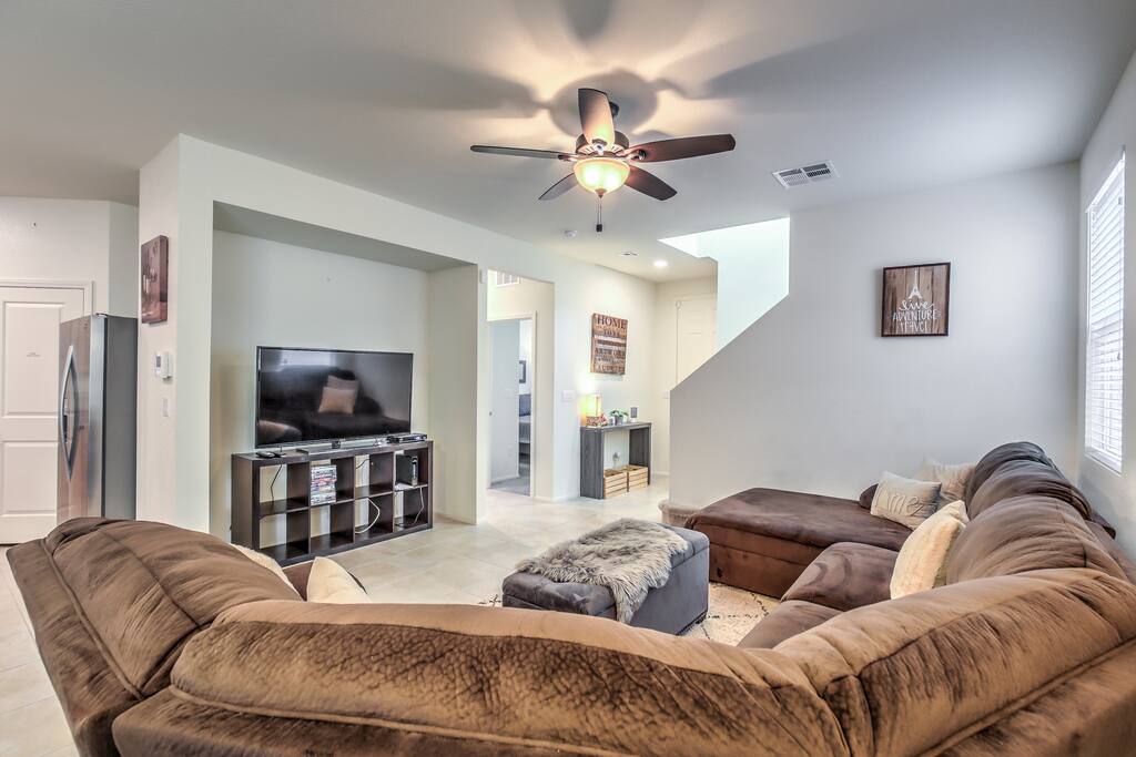 Living room/family room entry to home