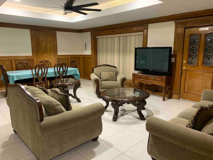 Comfy Spacious 4bdrm 2 Bath - 로마