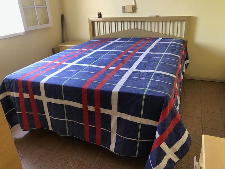 Habitación 1 (cama matrimonial) + aire acondicionado