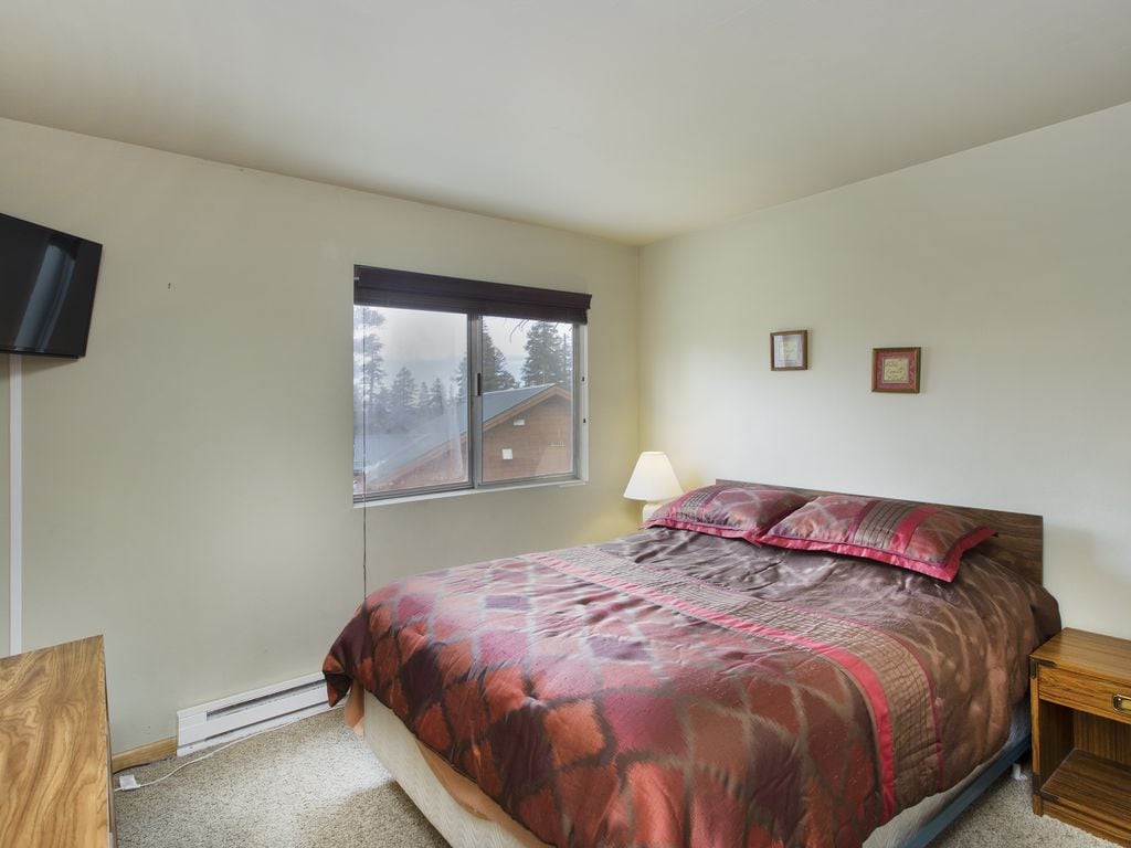 Spavaća soba 1 - bračni krevet (160x200), TV