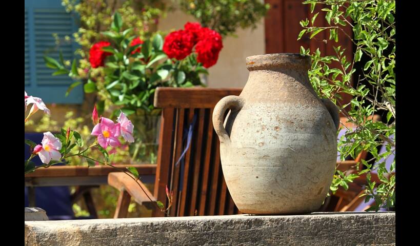 Privacy, silence and Mediterranean charm! gallery image 2