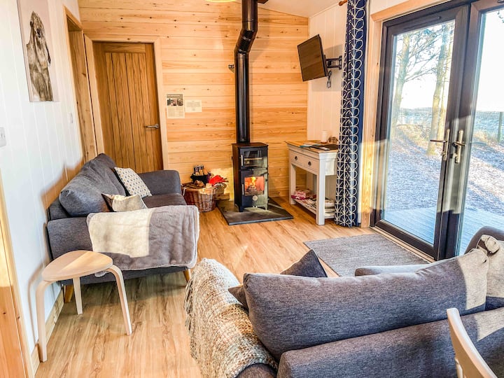 Peaceful & Cosy Woodland Lodge - Relax & Unplug - Northumberland