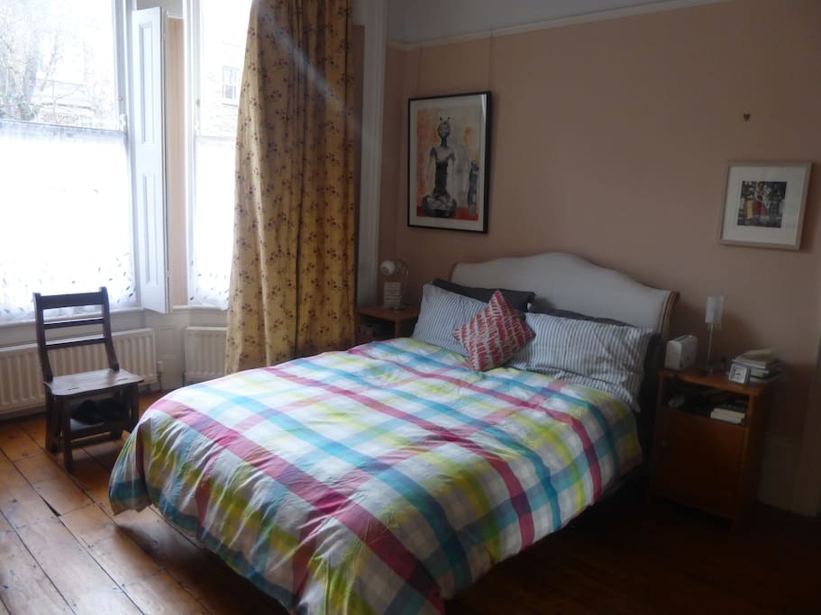 Large spacious bedroom. Kingsize bed