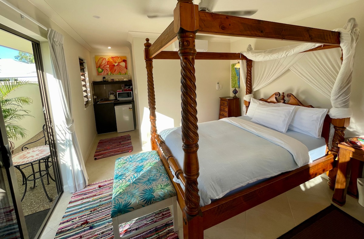 Top performing Airbnb: Aloha Palm Cove- Bicycle-Wifi-400m Beach. in Palm Cove