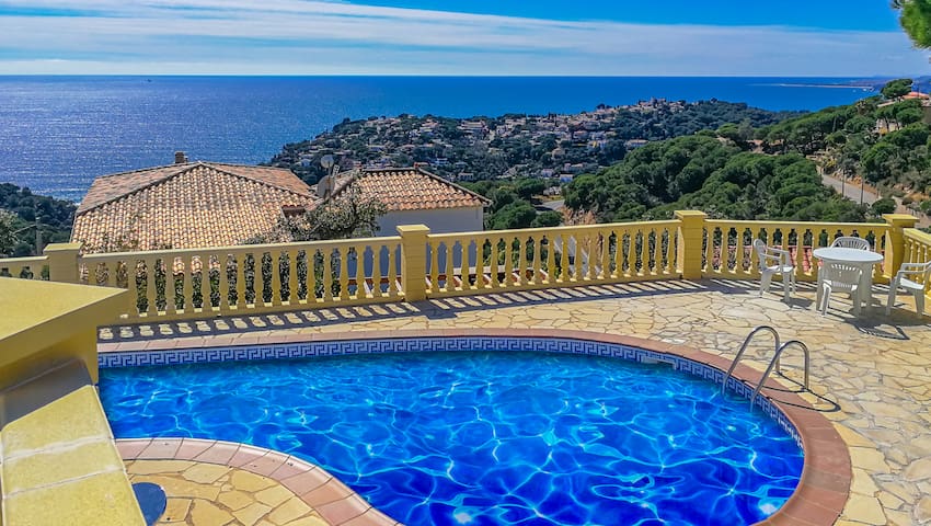 Villa with great sea and sunset view, pool