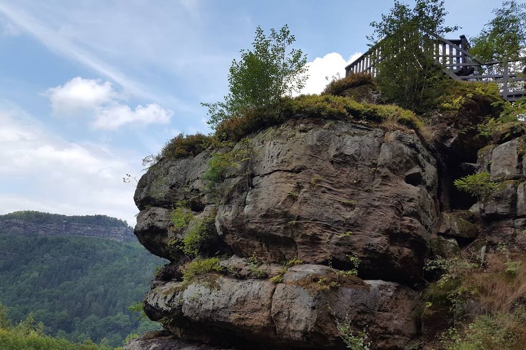 Aussichtsplattform auf Grundstück