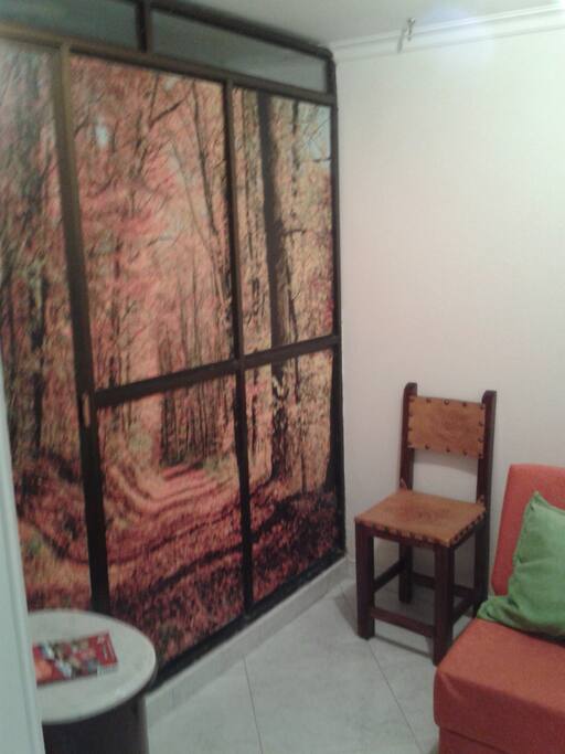 mural en el interior de la habitación