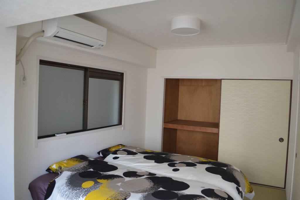 寝室
Bedroom