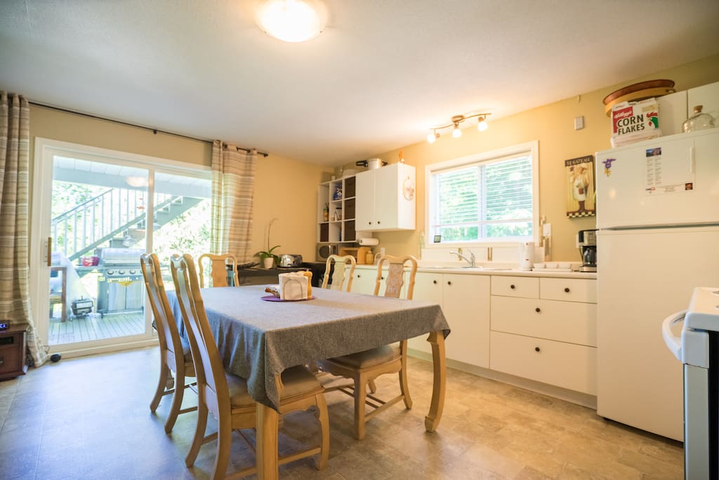 Kitchen with dining table