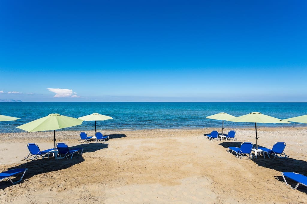 The beach that is right in front of the villa!