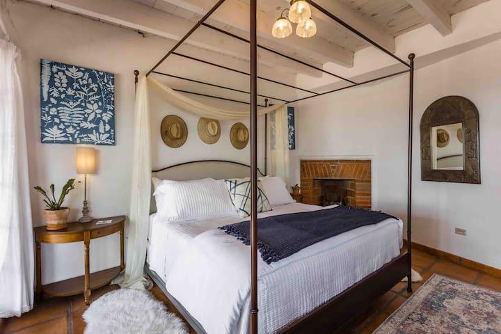 Ლოფტ ‑ კინგი ფხვნილის აბაზანითა და სრული აბაზანით - 40’ პატიო ფრანგული კარებიდან 