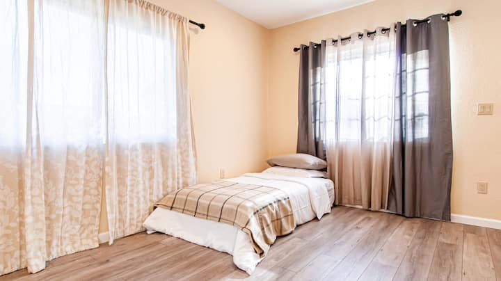 Kitanda cha watu wawili cha futon