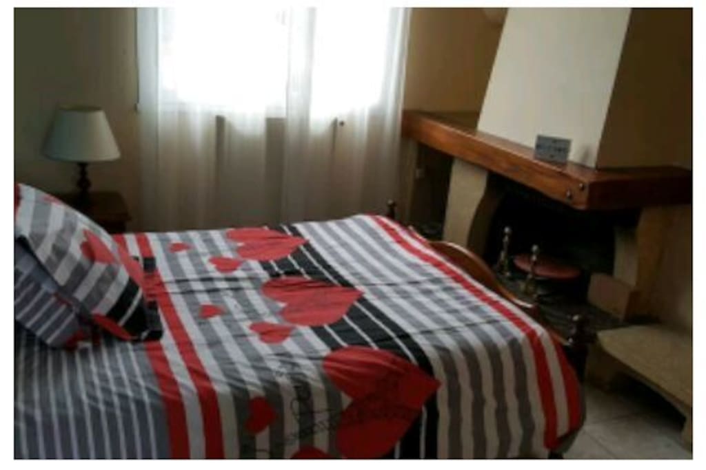 chambre premier étage lit double