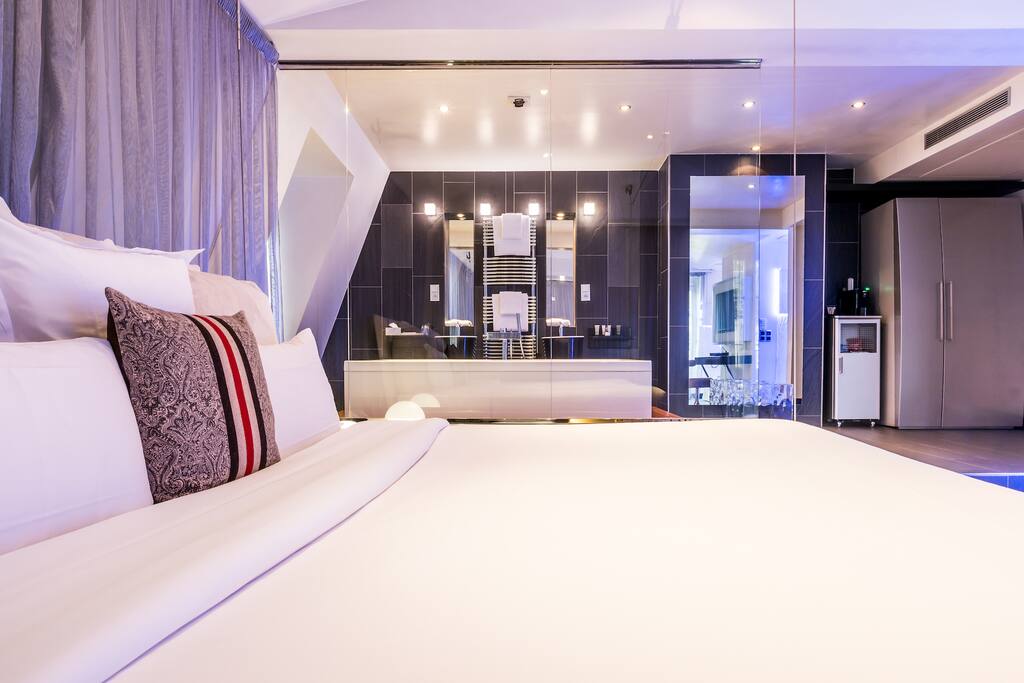 King size bed