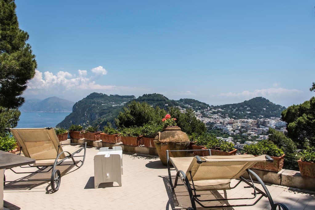 la vista dal terrazzo della suite